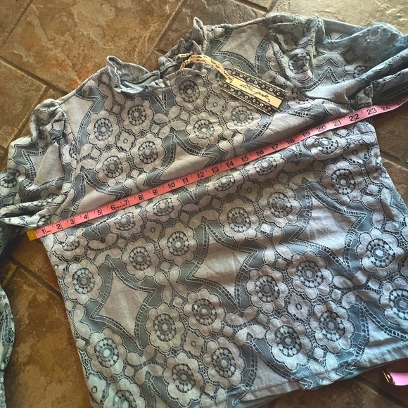 ⭐️BOGO FREE⭐️ NWT ULTRA PINK Lace Long Sleeve Lined Blue Top - Picture 9 of 10